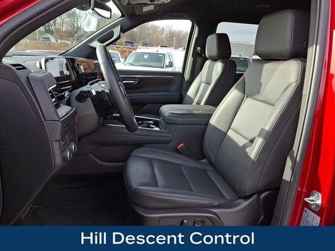 Used 2025 Chevrolet Tahoe Z71 image 18