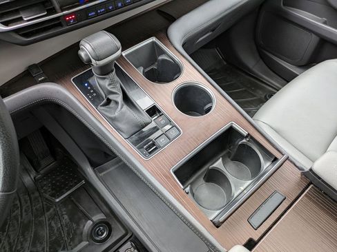 Used 2023 Toyota Sienna XLE image 22