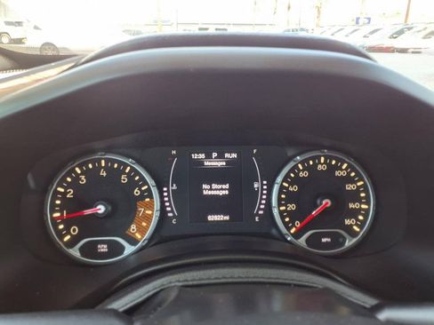 Used 2019 Jeep Renegade Latitude FWD image 30