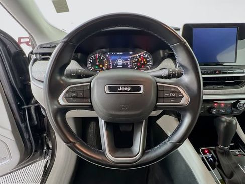 Used 2022 Jeep Compass Latitude w/ Sun and Sound Group AWD/4WD image 12