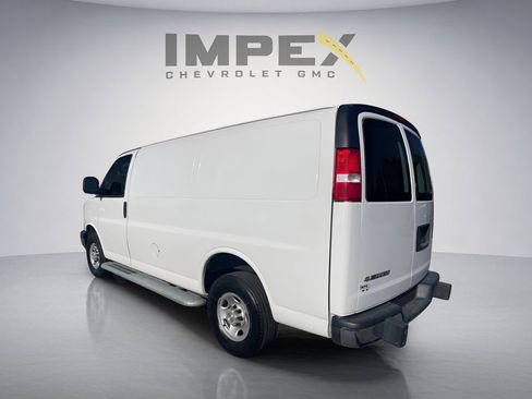 Used 2023 Chevrolet Express 2500 w/ Driver Convenience Package RWD image 3