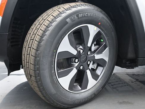 New 2024 Jeep Grand Cherokee Limited 4xe image 22