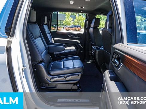 Used 2025 GMC Yukon XL Denali AWD/4WD image 23