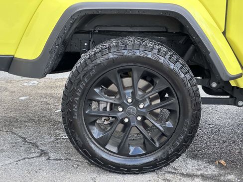 Used 2024 Jeep Gladiator Sport image 8