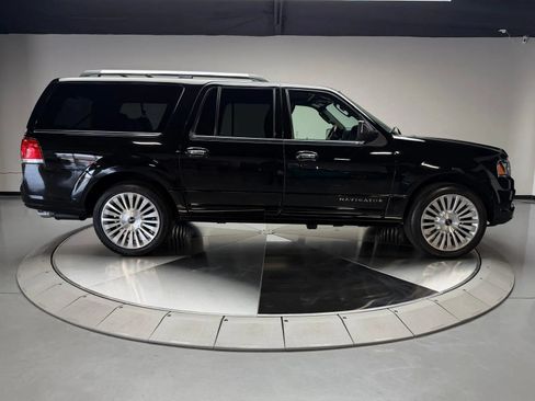 Used 2017 Lincoln Navigator L Select RWD image 5