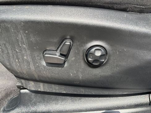 Used 2025 Chrysler Pacifica Select image 22