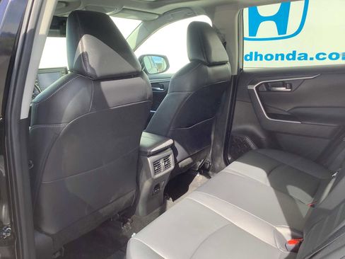 Used 2022 Toyota RAV4 XLE Premium image 8