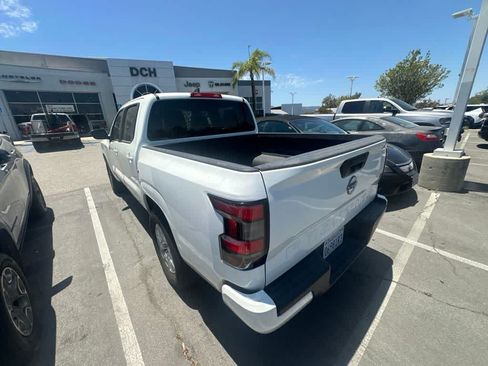 Used 2023 Nissan Frontier SV RWD image 4