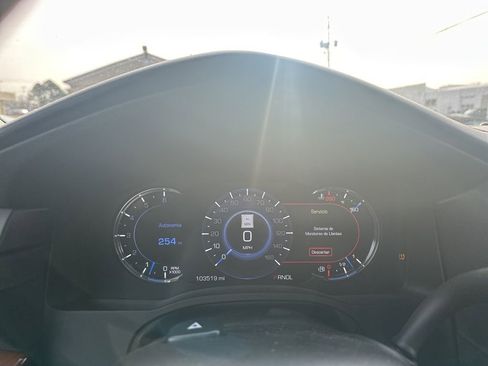 Used 2017 Cadillac Escalade Luxury image 10