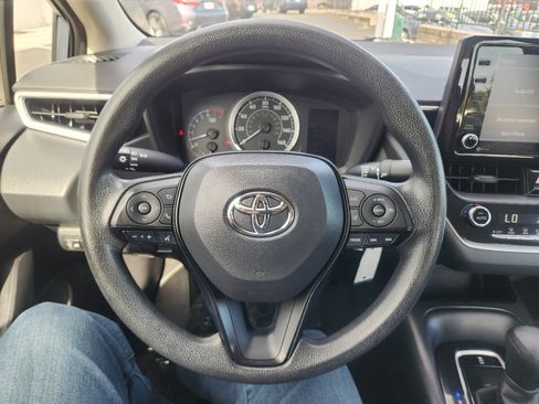 Used 2022 Toyota Corolla LE FWD image 17