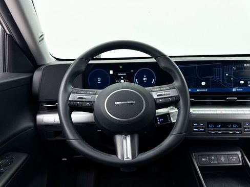 Used 2024 Hyundai Kona SEL FWD image 3