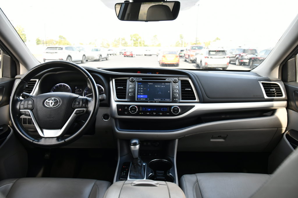 Used 2018 Toyota Highlander XLE AWD/4WD image 20