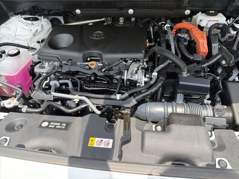 Used 2021 Toyota RAV4 LE AWD/4WD image 22