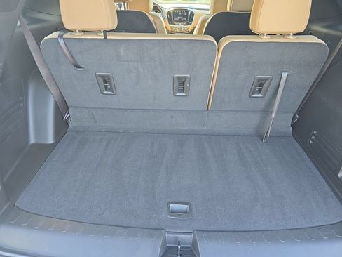 Used 2023 Chevrolet Traverse Premier FWD image 11
