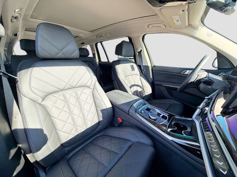 Certified 2025 BMW X7 xDrive40i w/ Premium Package image 17