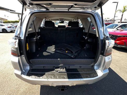 Used 2020 Toyota 4Runner SR5 AWD/4WD image 8