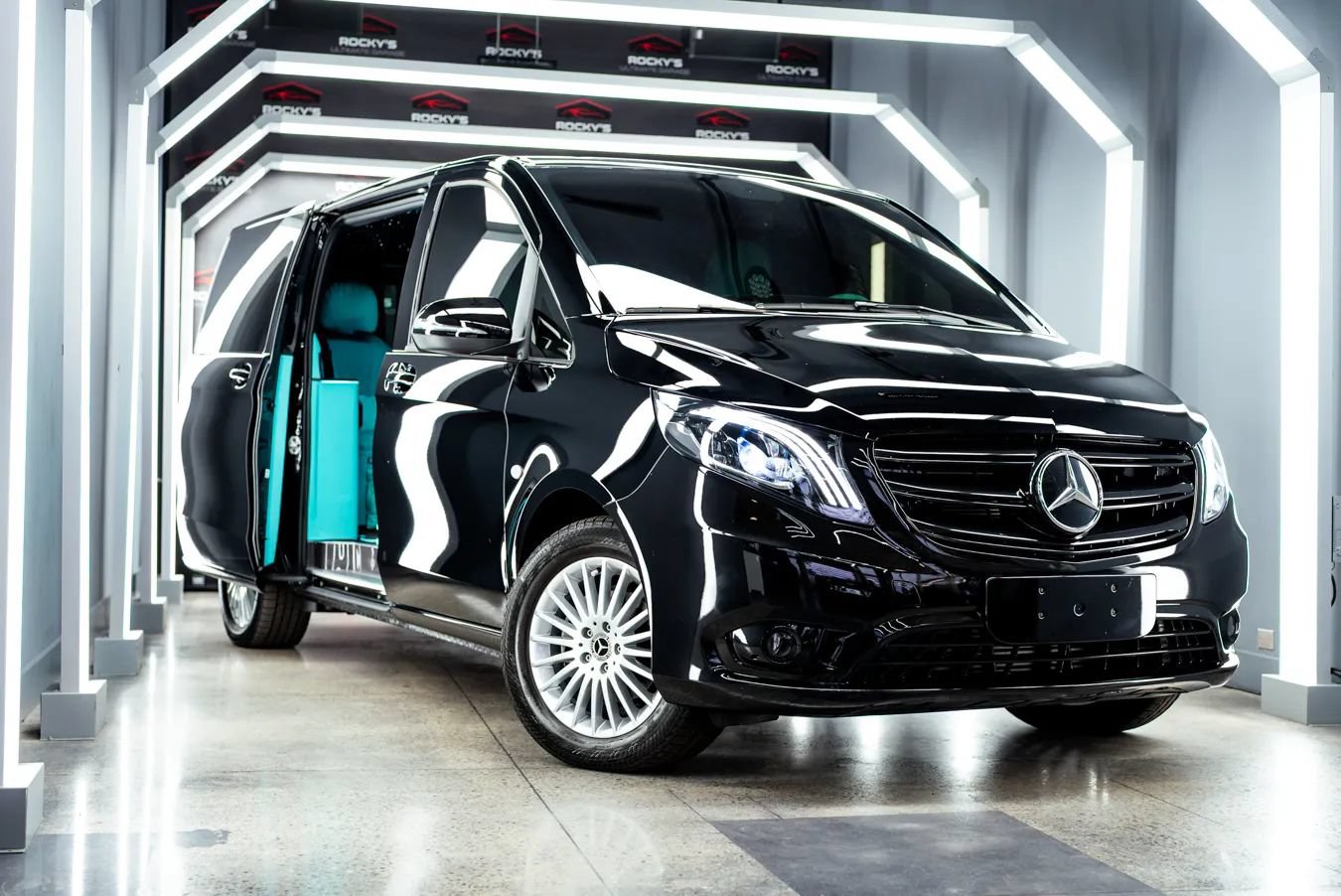 Used 2023 Mercedes-Benz Metris Passenger image 1