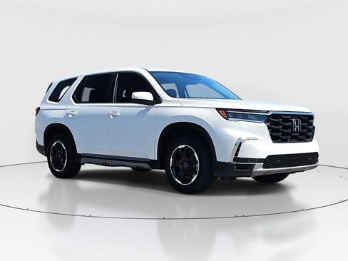 Used 2025 Honda Pilot EX-L image 3