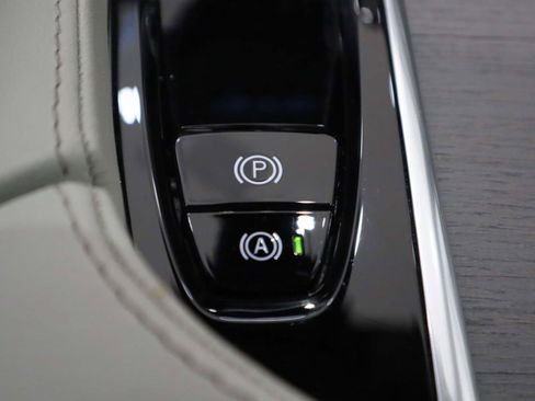 Used 2025 Volvo XC90 T8 Plus w/ Protection Package Premier AWD/4WD image 37