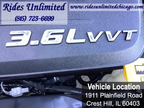 Used 2014 Chrysler Town & Country Touring FWD image 14