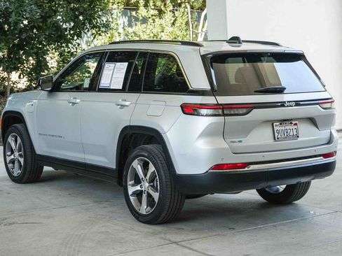 Used 2022 Jeep Grand Cherokee Limited 4xe w/ Luxury Tech Group II AWD/4WD image 4