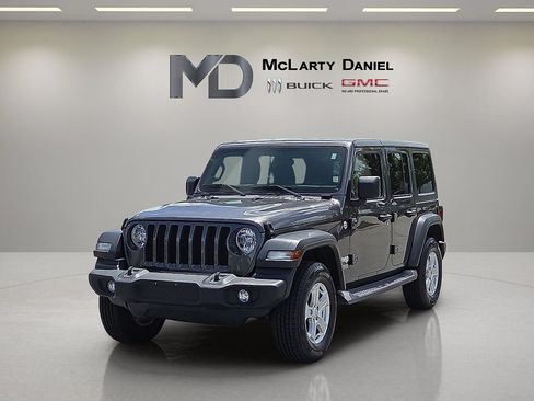 Used 2019 Jeep Wrangler Unlimited Sport S AWD/4WD image 3