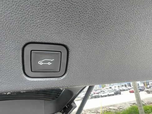 Used 2024 Chevrolet Traverse LT FWD image 30
