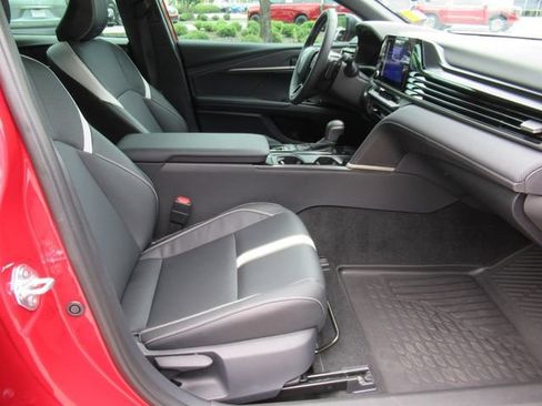 Used 2026 Toyota Camry Hybrid FWD image 9