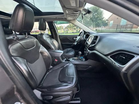 Used 2019 Jeep Cherokee Latitude Plus FWD image 27