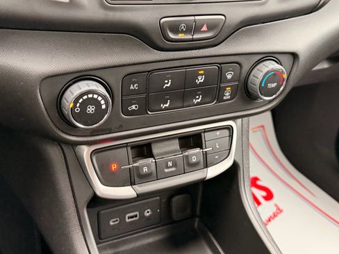 Used 2023 GMC Terrain SLE image 18