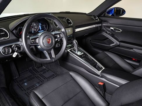 Certified 2025 Porsche 718 Cayman RWD image 4