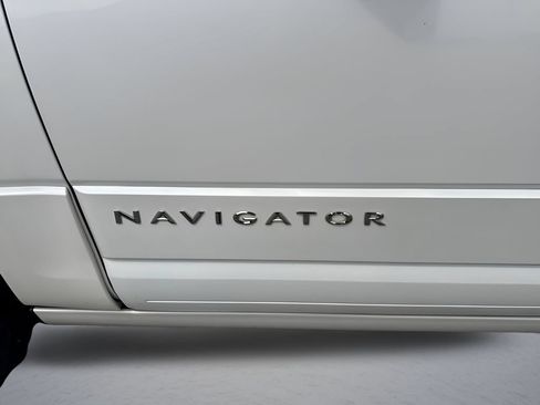 Used 2015 Lincoln Navigator 4WD image 35