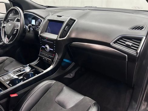 Used 2019 Ford Edge ST w/ Cold Weather Package AWD/4WD image 18