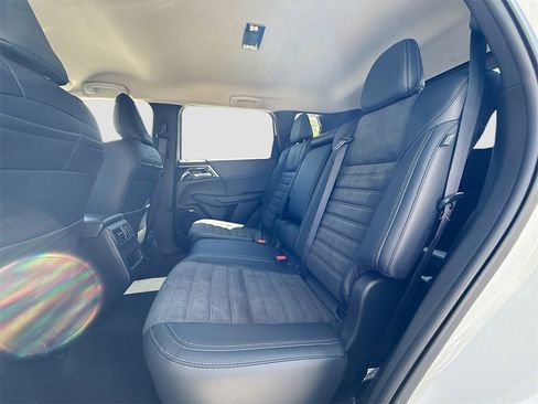 New 2025 Mitsubishi Outlander SE image 25