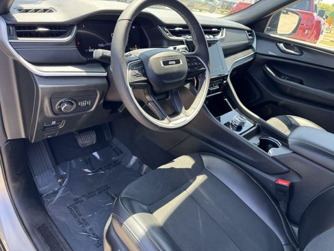 Used 2024 Jeep Grand Cherokee L Laredo AWD/4WD image 22