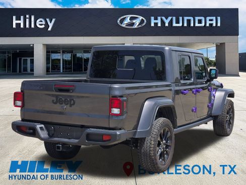 Used 2025 Jeep Gladiator Sport AWD/4WD image 4