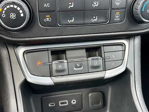 Used 2022 GMC Terrain SLE image 18