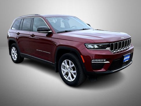 Used 2022 Jeep Grand Cherokee Limited w/ MOPAR Finishing Package AWD/4WD image 3