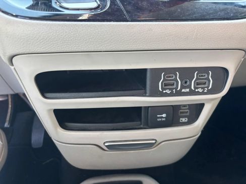 Used 2022 Chrysler Pacifica Touring-L FWD image 25