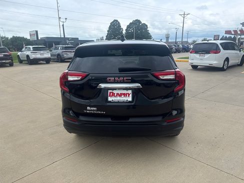 Used 2024 GMC Terrain SLE FWD image 4