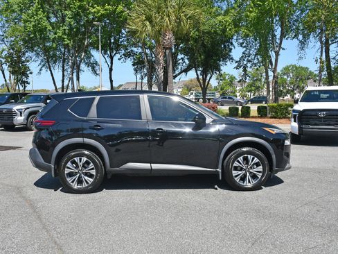 Used 2023 Nissan Rogue SV image 5