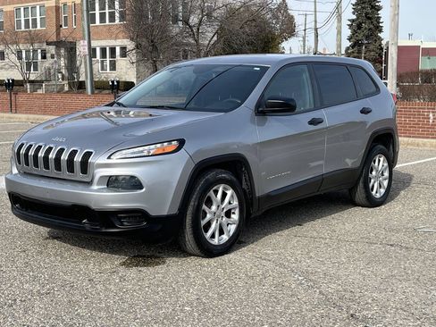 Used 2015 Jeep Cherokee Sport FWD image 1