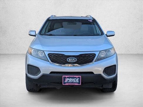 Used 2011 Kia Sorento LX image 2