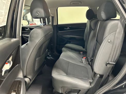 Used 2020 Kia Sorento LX FWD image 25