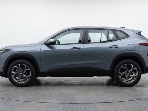 Used 2025 Chevrolet Trax LT FWD image 5