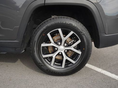 Used 2024 Jeep Grand Cherokee Limited image 40