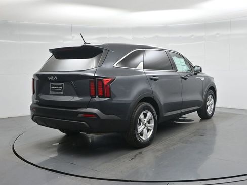 Used 2023 Kia Sorento LX image 30