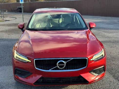 Used 2019 Volvo S60 T5 Momentum w/ Premium Package image 3