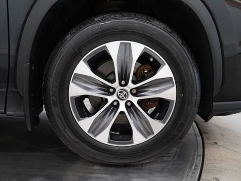 Used 2023 Toyota Highlander XLE AWD/4WD image 92