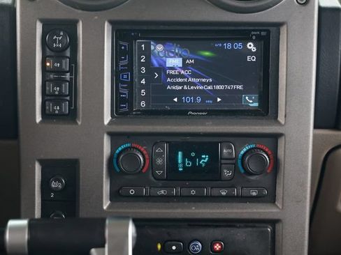 Used 2004 HUMMER H2 w/ Preferred Equipment Group AWD/4WD image 36